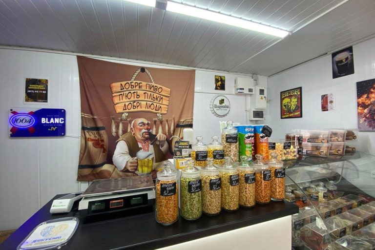 Пиво та закуски на Гвардейців-Широнінців 45