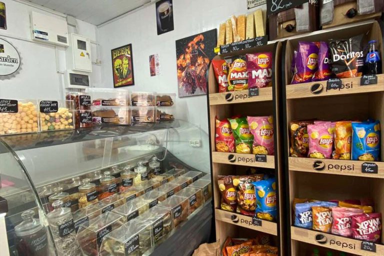 Пиво та закуски на Гвардейців-Широнінців 45