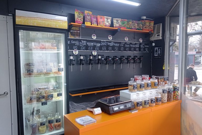 Пиво та закуски на Гарибальди 1