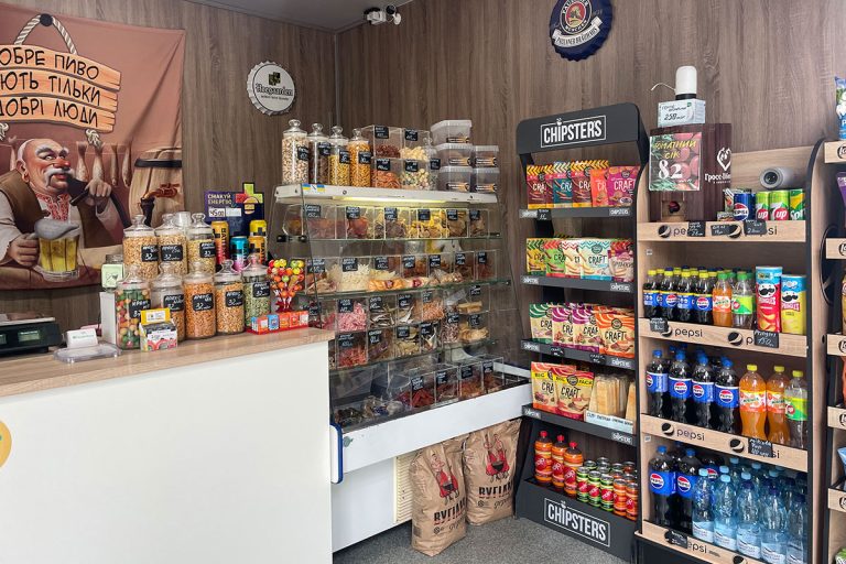 Пиво та закуски на Каденюка 7-2